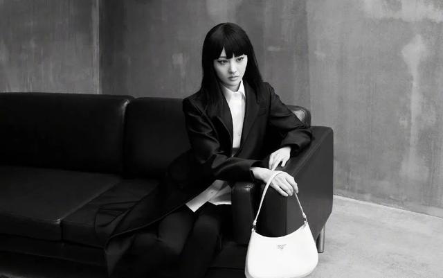 女演员监视老公