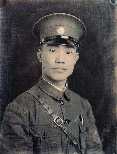 谭祥被赞贤妻,照相时让陈诚站砖头显高,撕毁陈诚与前妻离婚协议