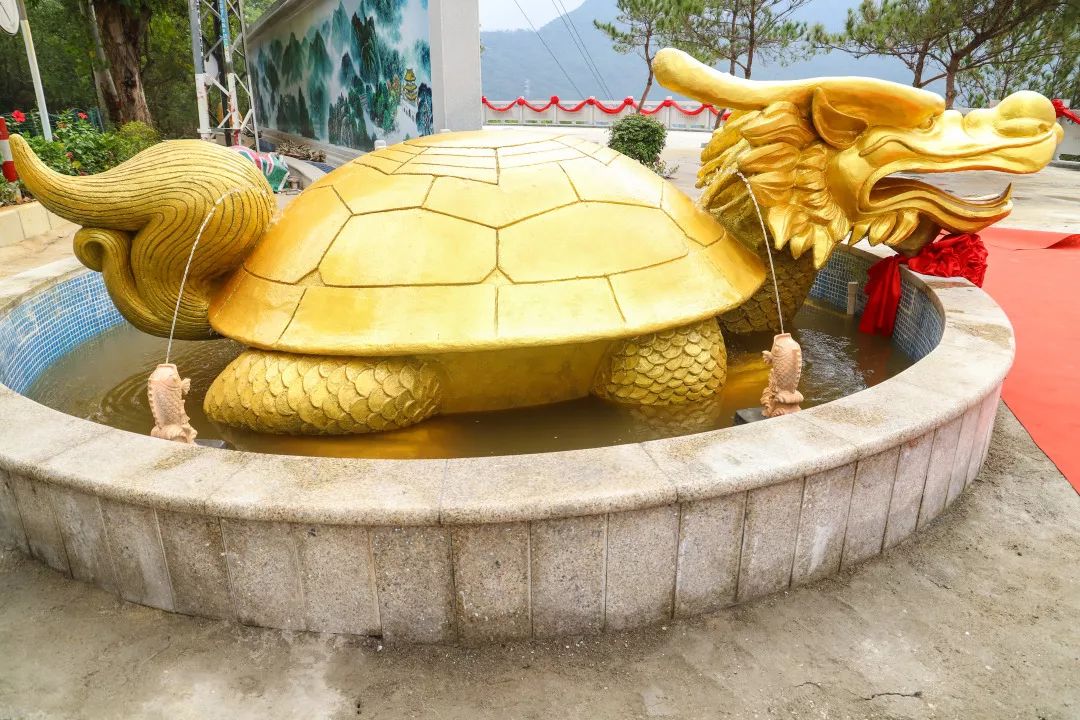 千里姻缘,约定观音山 情侣们来到观音山 在月老台前,同心锁侧 三生石