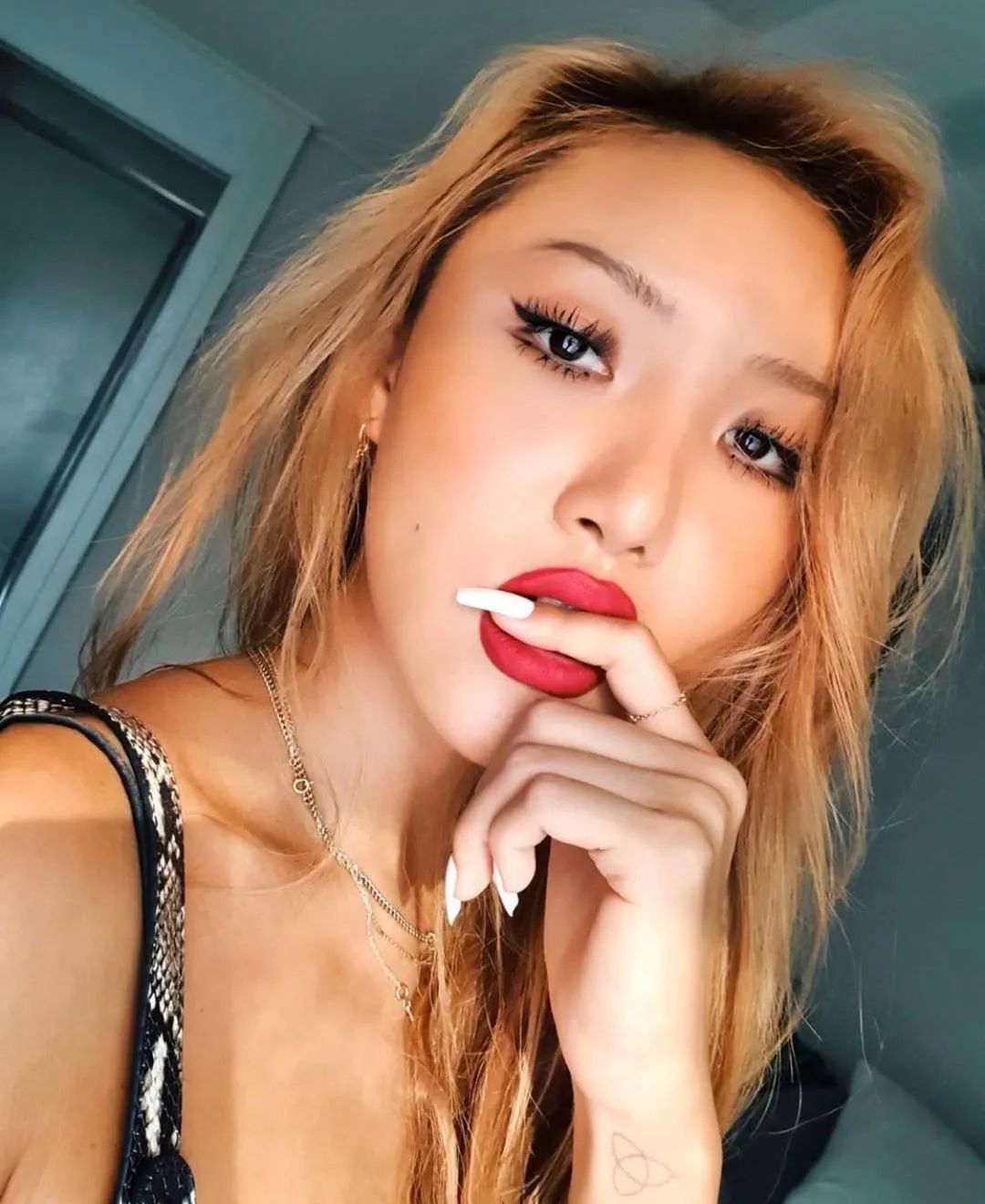 唱出换装神曲maria的华莎穿衣到底有多百变