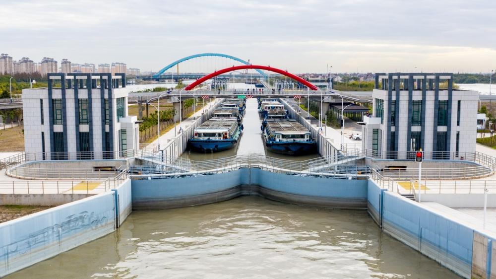 大治河西枢纽二线船闸位于黄浦江与大治河交接处,是大芦线(大治河至芦