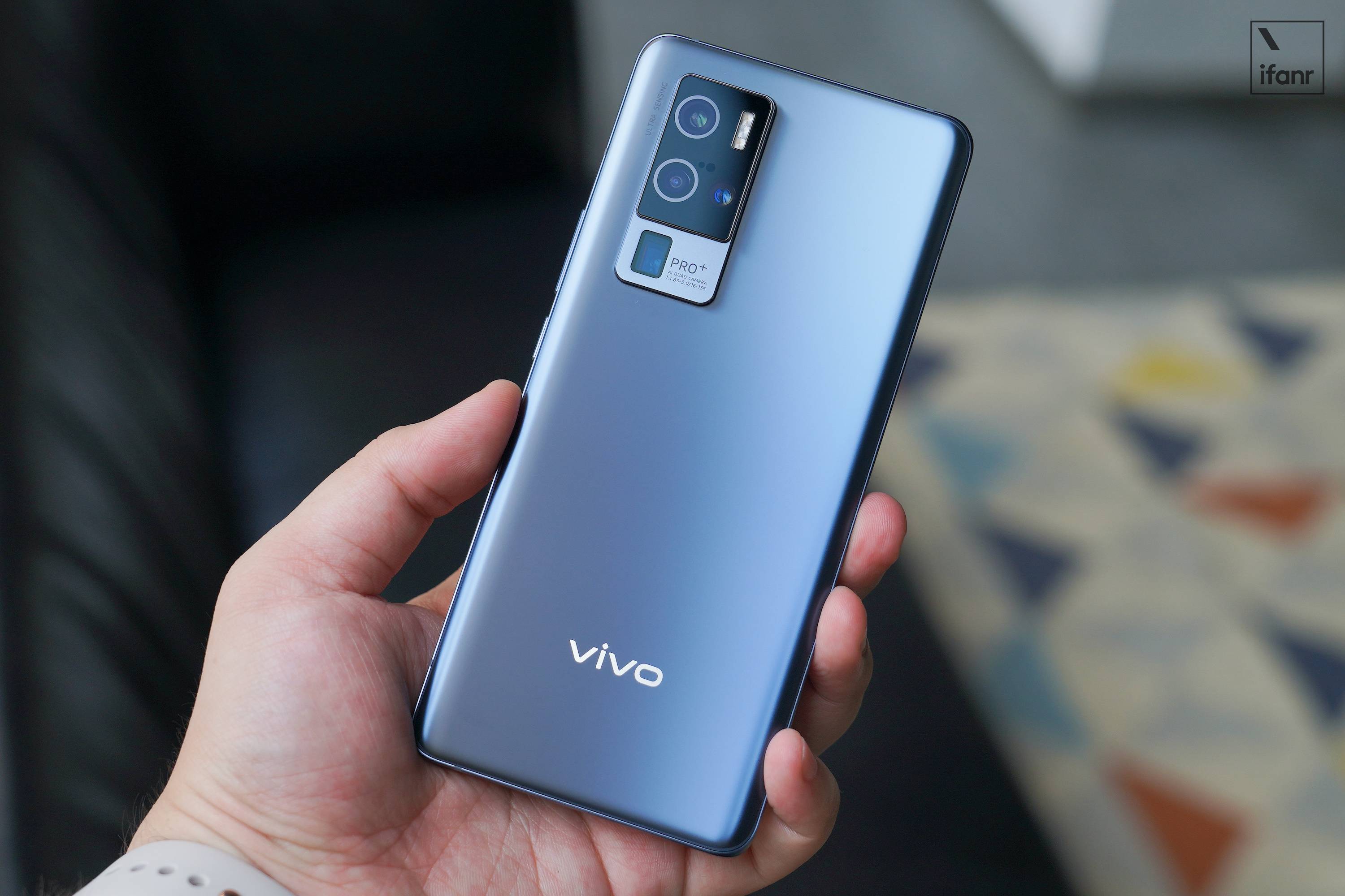 vivo x50 pro  评测:超大杯 vivo 手机,用了尺寸最大的三星相机__凤凰