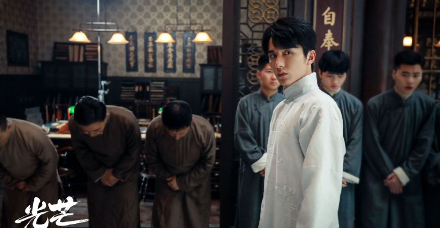 光芒剧照来啦蔡文静民国造型干练精致男主张新成太帅了