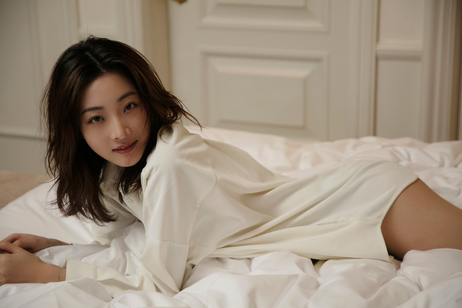 苑子艺新剧《有翡》热播 最新冬日写真彰显慵懒风情__凤凰网