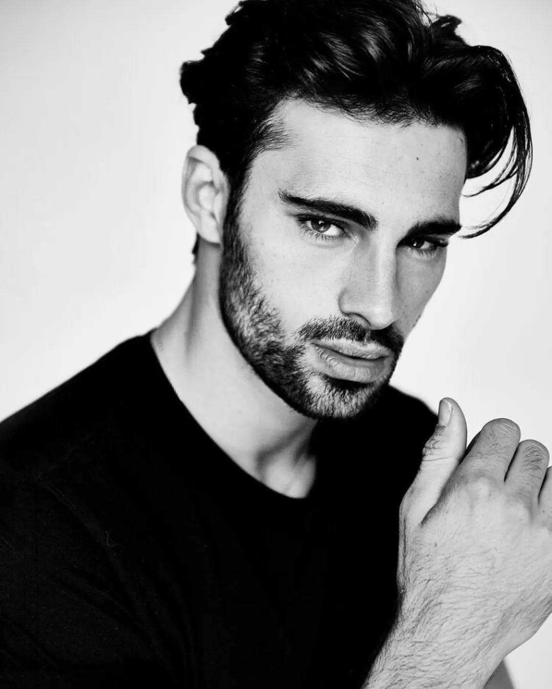 险些被捧杀,23岁英国男模elliot meeten 这一季好红