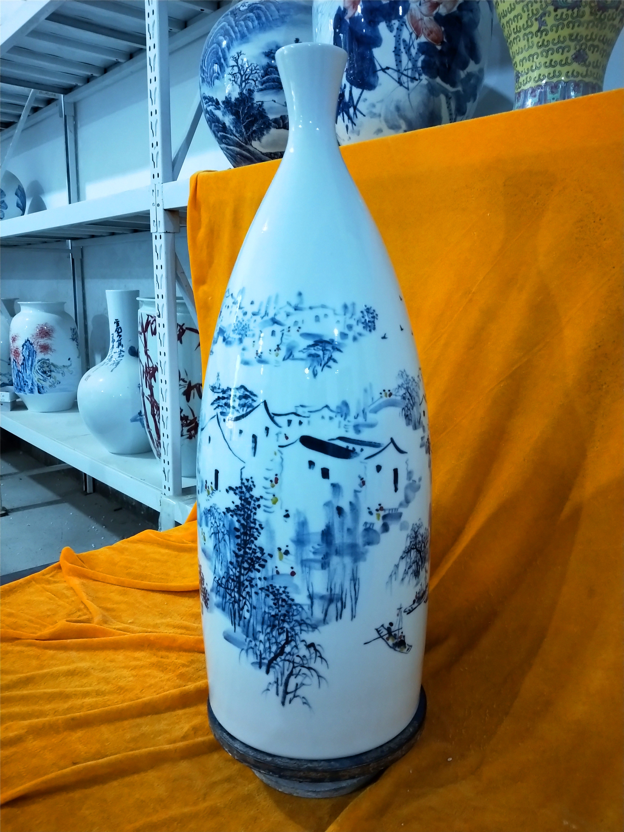 打开天门天地宽 ——记国家一级美术师朱慧敏画家