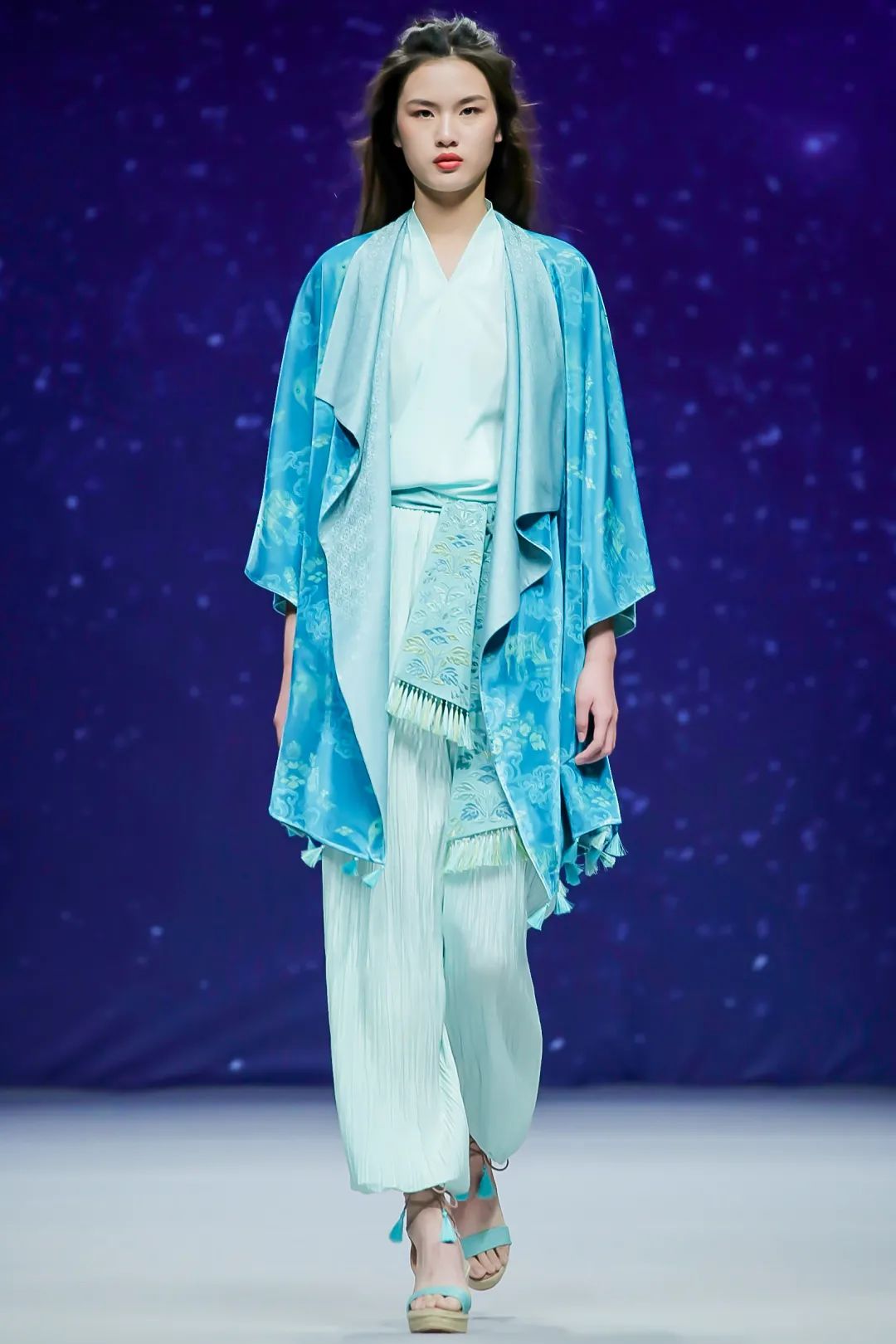 趋势 | 2021春夏中国国际时装周流行设计手法及元素分析