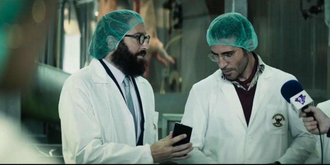 hbo高能新剧,它叫《30枚硬币》,第一集就充斥着诡异的味道