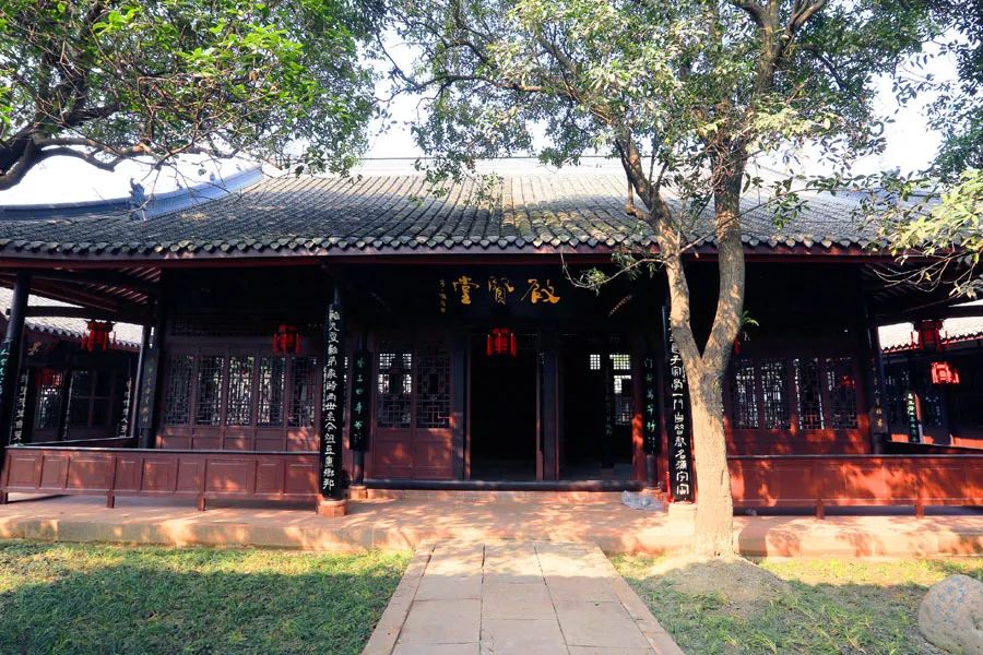 06:30:40 四川眉山三苏祠 苏轼与《定风波》 苏轼,字子瞻,号东坡居士