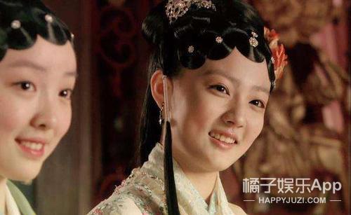 起点算不低的,之后还演了《甄嬛传》里的甄玉姚,虽然不是主角,但也是