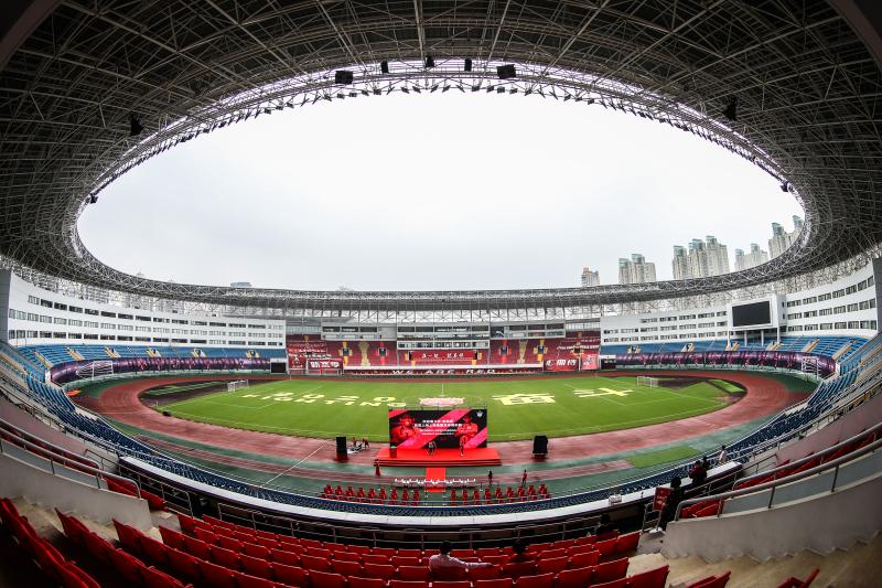 据了解,上港集团足球俱乐部之所以选择在源深体育场举办新赛季的出征