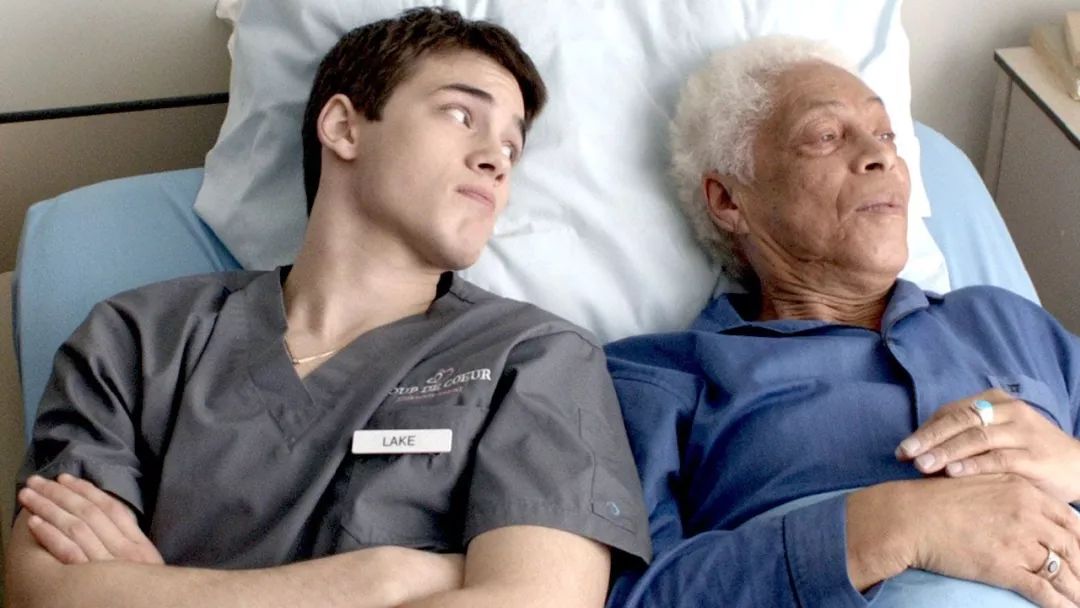 这部剧的主角大概就是我们常常遇到的那种在个性签名写着"本人恋老,80