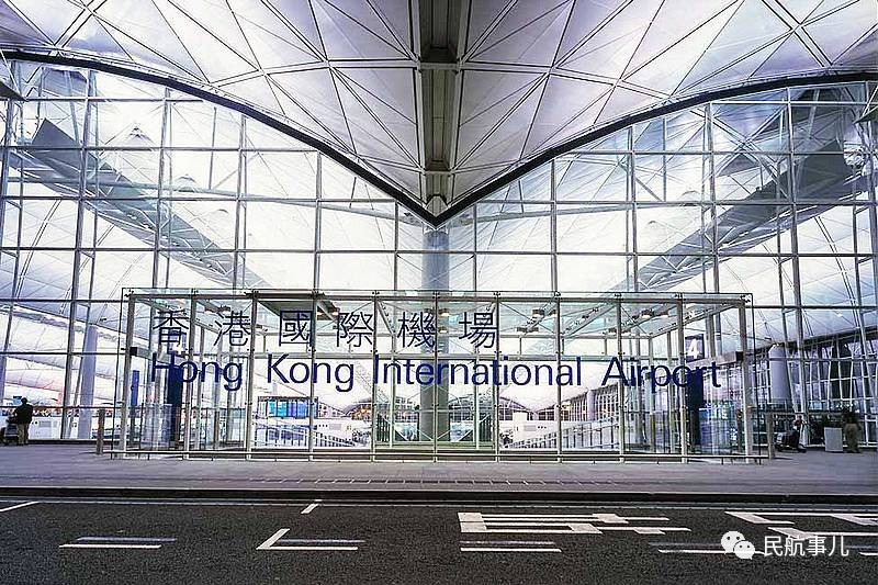 香港机场所有旅客进出航站楼必须佩戴口罩