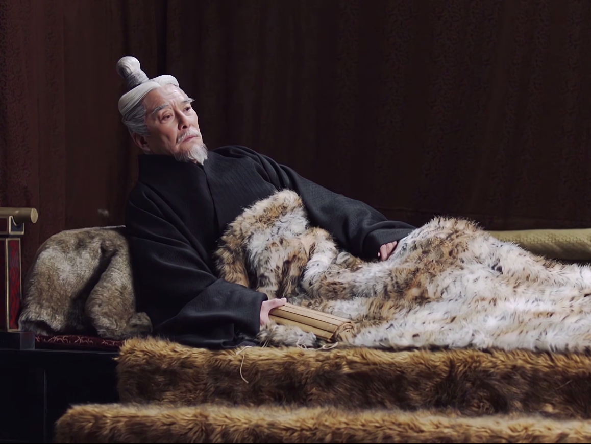 他是秦始皇的祖父,39岁当太子53岁做秦王,即位三天离奇死亡