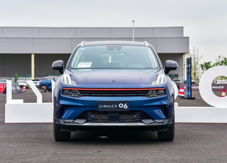 1.5T爆发177马力，油耗只需6.6L！领克06香不香？