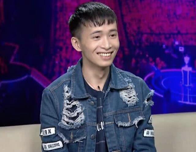 文森特虎牙开启首播人气高达750万uzi的热度都没他高