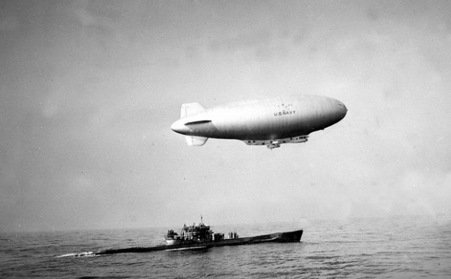 飞艇对决潜艇这不是红警游戏这是二战时代真实的战斗