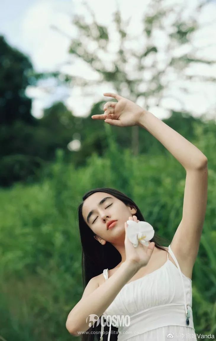 现在,就读于北京舞蹈学院附中的李宛妲坦言表演于她,就像丛林里的鸟兽