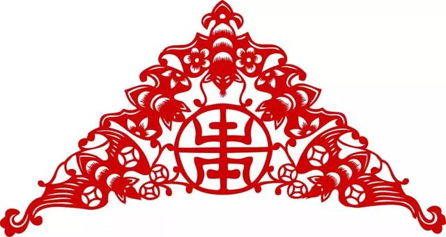 蝙蝠纹传统纹饰中将蝙蝠与"寿"字组合,曰"五蝠捧寿".