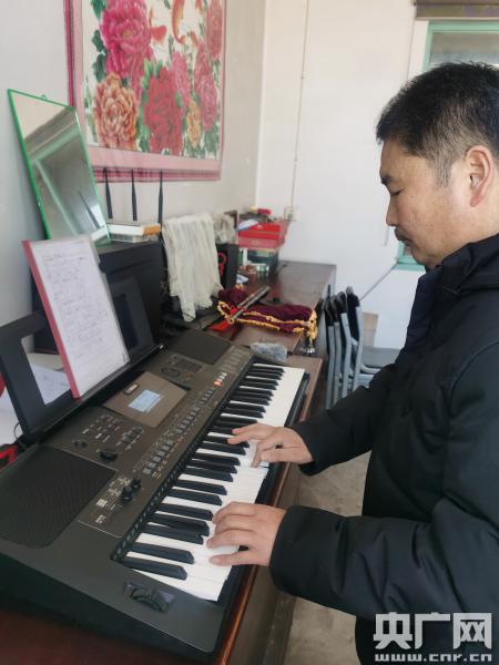 【新春走基层·脱贫攻坚一线见闻】弯不下腰的养蜂人_凤凰网资讯_凤凰