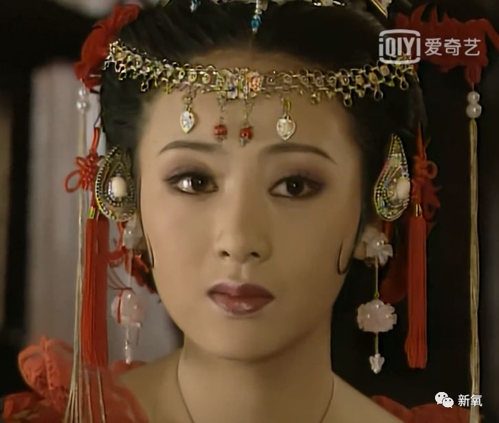 把黄奕大鼻头画成秀气小翘鼻87版红楼梦的化妆师太前卫了