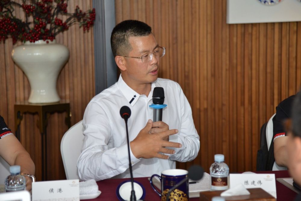 郎酒股份副总经理,郎酒庄园公司总经理,郎酒销售公司常务副总经理