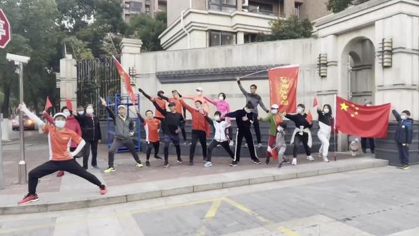 回归日常，上海明天华城居民“跑团”绕小区晨跑3公里