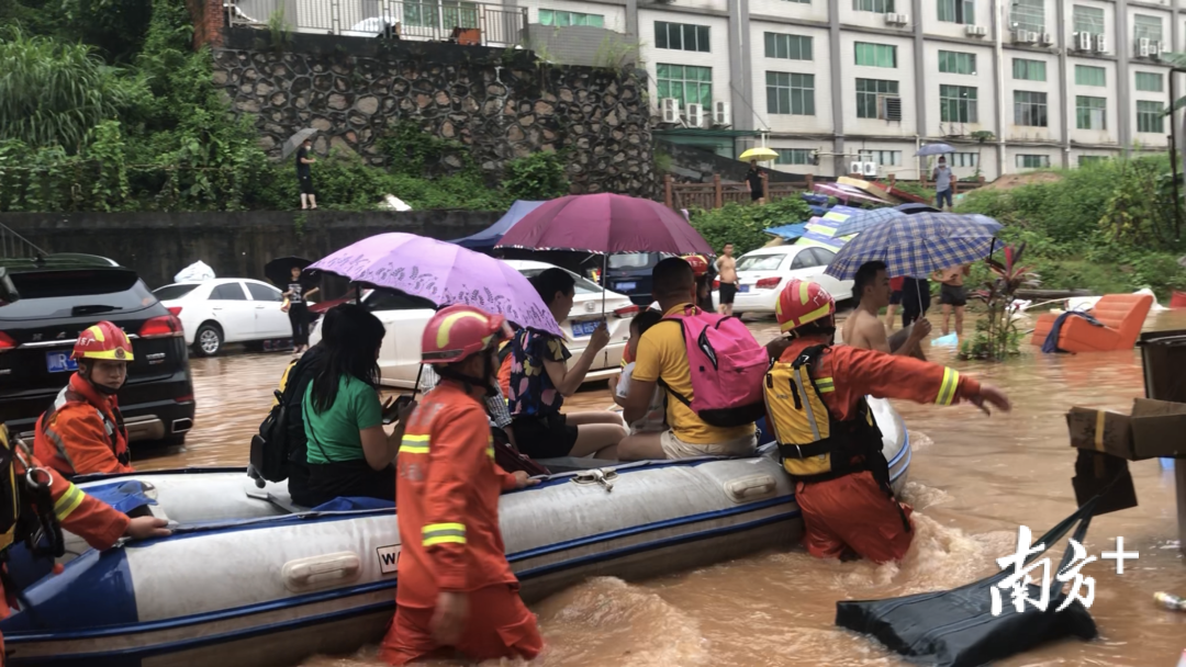 廣東部分高速中斷,鐵路停運,公園閉園……入汛以來最強降雨因何而來?