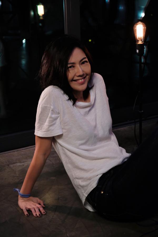 孙燕姿出道20周年 自弹自唱《天黑黑》回忆一涌而上