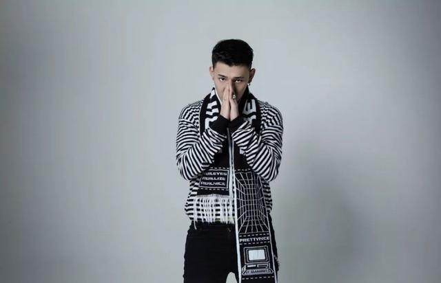 新说唱的宝藏男孩gali终于突出重围了,是《水晶》到哪都会发亮!