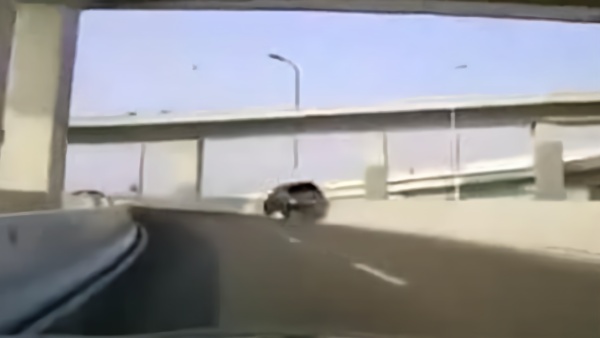 飙车高架 C1ECC23E84F2F22BC4FC87DFE7108486BF8CD833_size15_w600_h338.jpeg