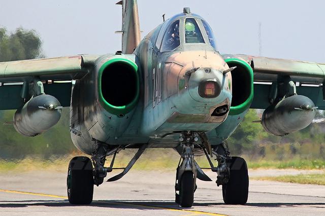 苏联高层都偏爱的一款强击机,目标是超过a10,对地攻击丝毫不弱