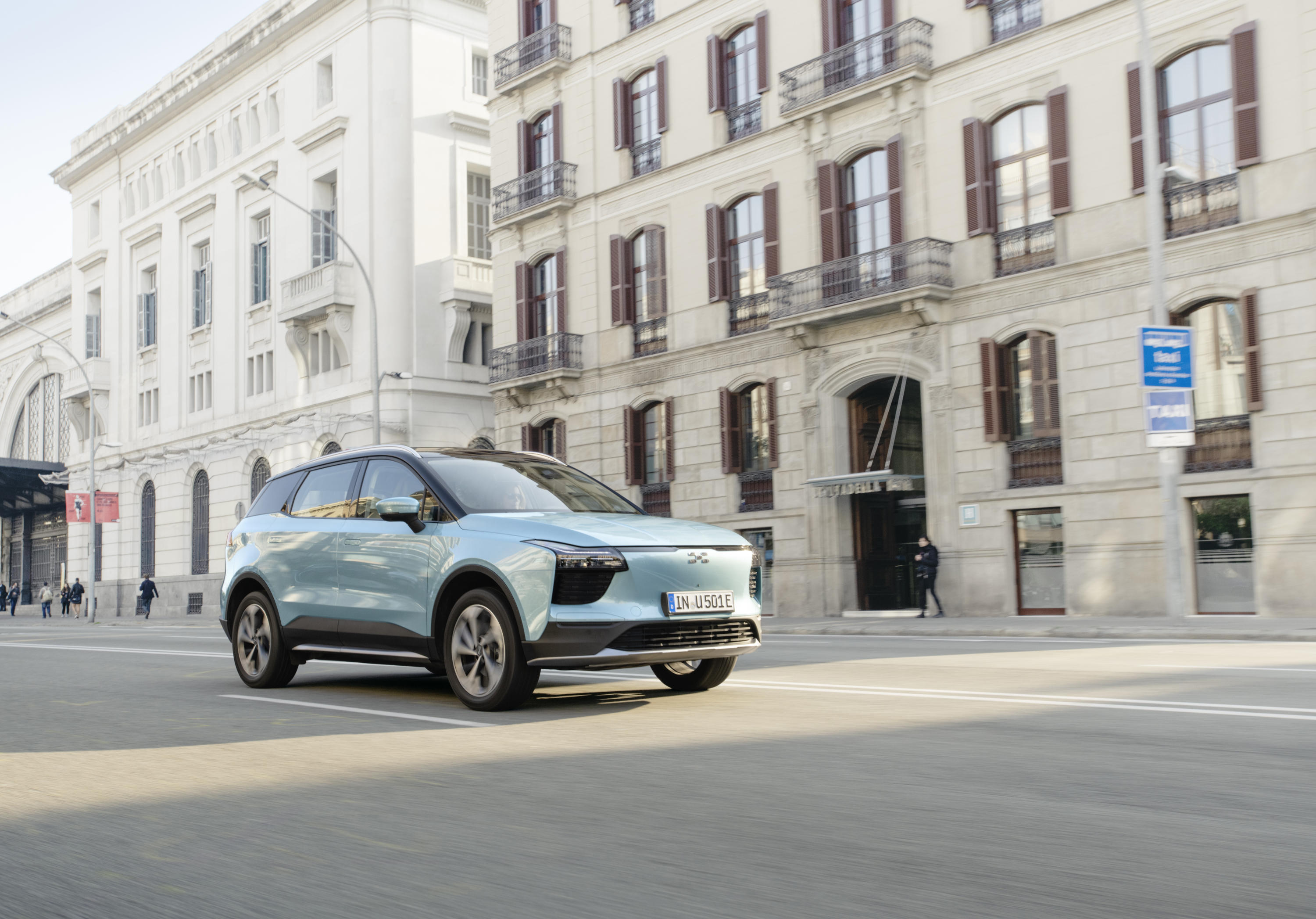 欧版车型发布,爱驰汽车携欧洲合作伙伴亮相斯图加特