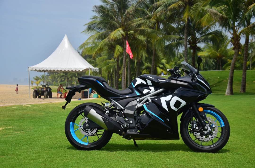 15980元起台荣发布新款250双缸跑车gp1 250r,配快排系统