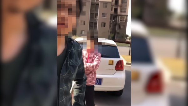 上海母子乱扔垃圾被外国人指责没素质