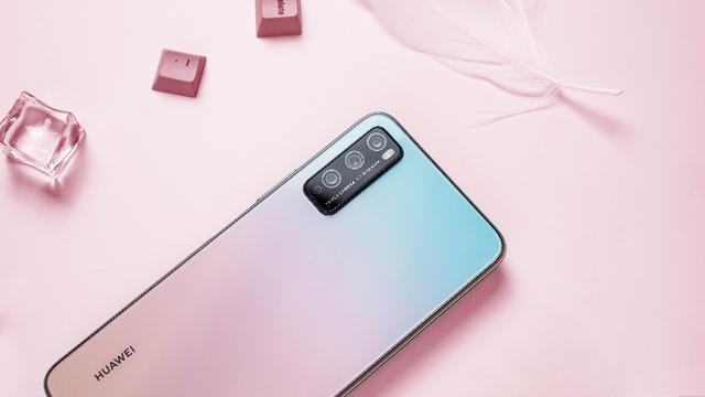 华为畅享z樱雪晴空:神仙配色邂逅强大摄影力,给你由内而外的美