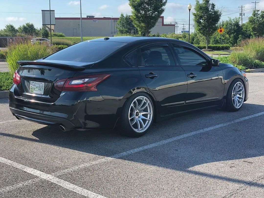 更车室移动大沙发日产天籁怎么改这里有十个改装案例