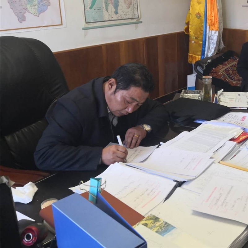 色达县长王东升依法治乱为脱贫攻坚提供坚强法治保障