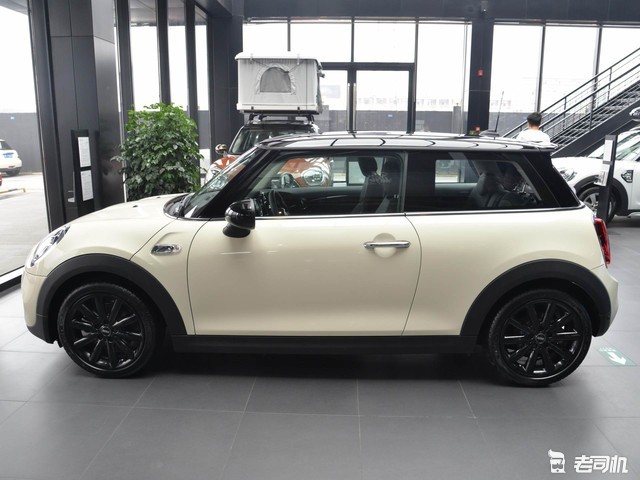 外形精美的小型車 小哥帶你看mini