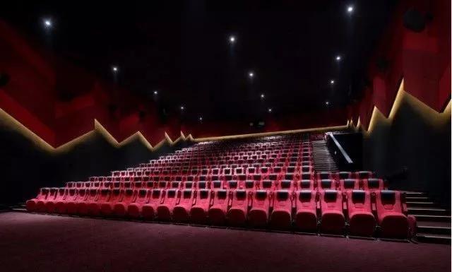 政策严控、无片可放，电影院能否在4月之前复工？