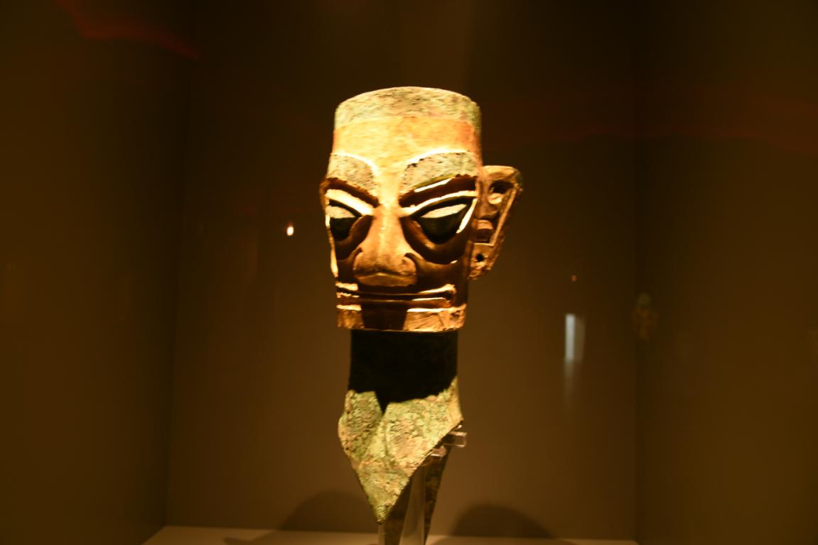 三星堆文化出土的青铜器（笔者实拍）