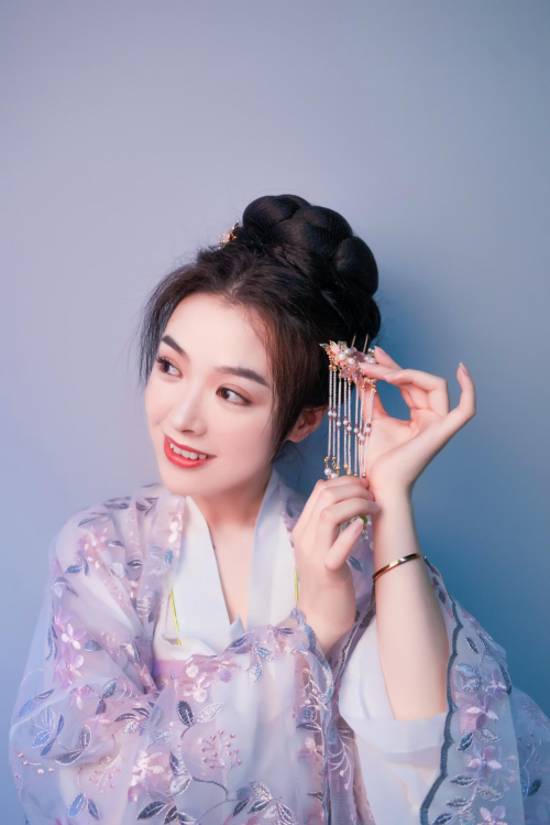 暮白首正式收官曹祎诺演绎暖心潇潇