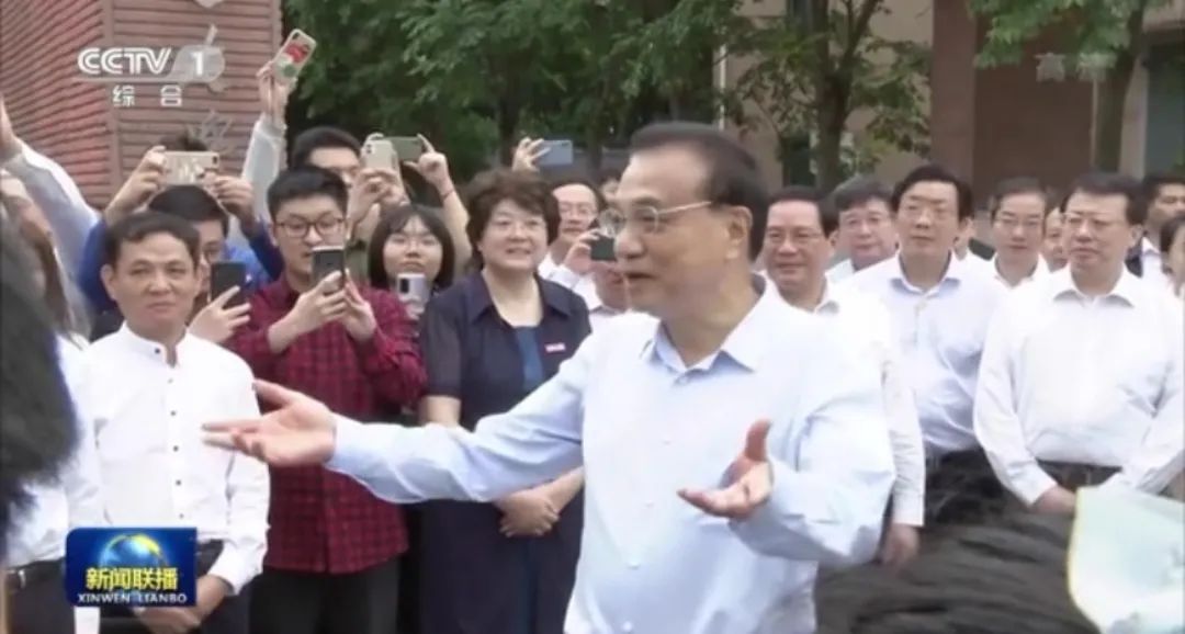 李克強上海露麵行程緊湊 看學校吃奶糖 官媒報道很低調 7 李克強上海露麵行程緊湊 看學校吃奶糖 官媒報道很低調