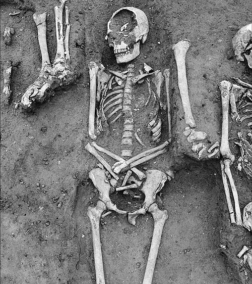 中世纪万人坑暗示黑死病肆虐