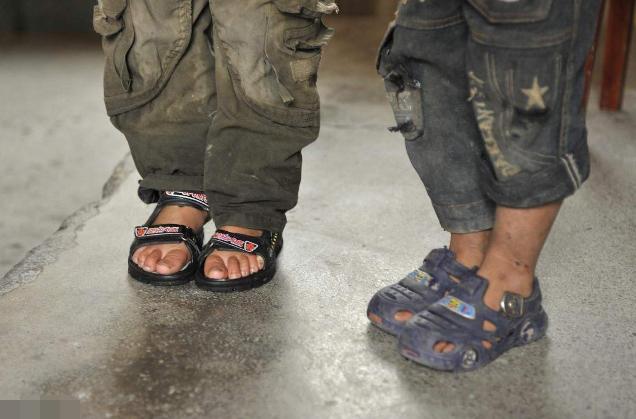 "穷人家"的孩子,外表打扮得再光鲜亮丽,也掩盖不了这3个表现