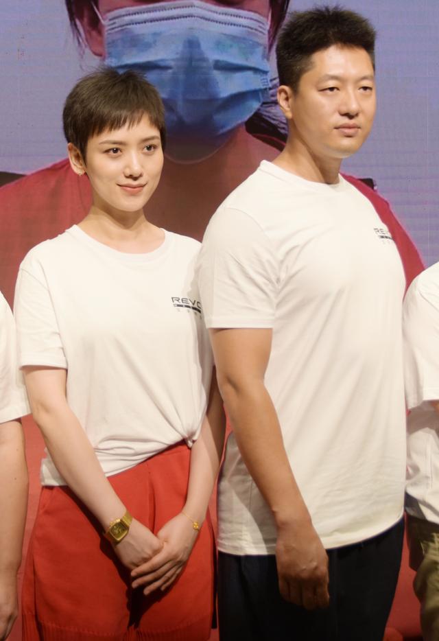 《小巷大总理》开机 李晓峰化身社区主任传递爱__凤凰网