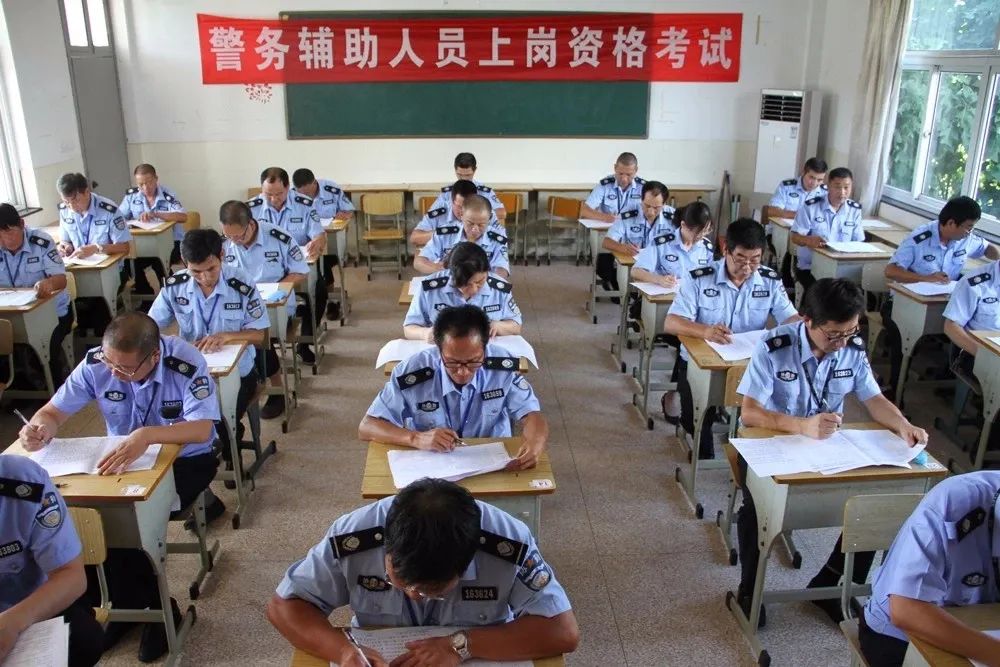优秀辅警招录为人民警察！又一地为辅警改革立法__凤凰网
