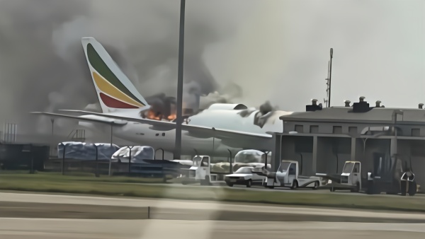 埃塞航称浦东机场货机起火事件无人伤亡，将合作调查