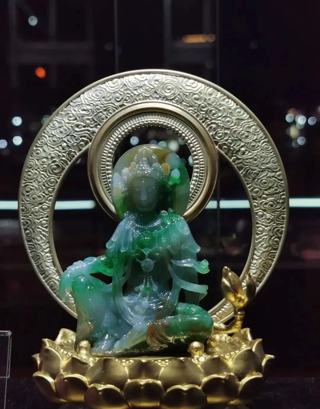 雕刻师的神奇魅力——"神工奖"精品翡翠欣赏