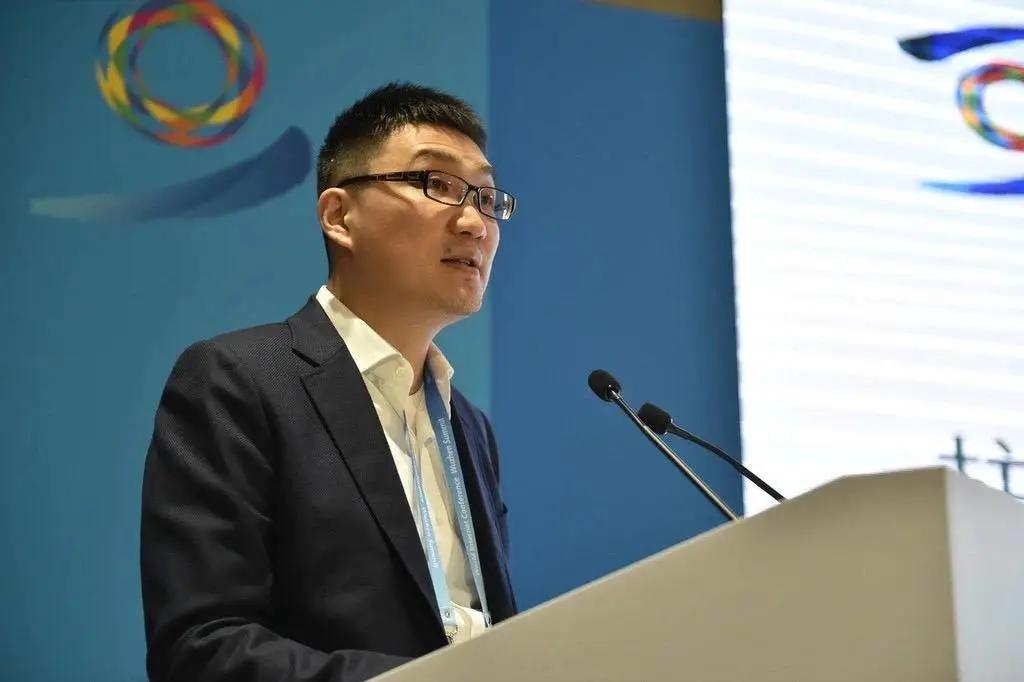 谈及黄峥,混沌大学创始人李善友说过这样一段话:"创始人的认知水平,才